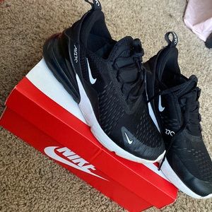 Black Nike 270s 5.5y but 7 in women